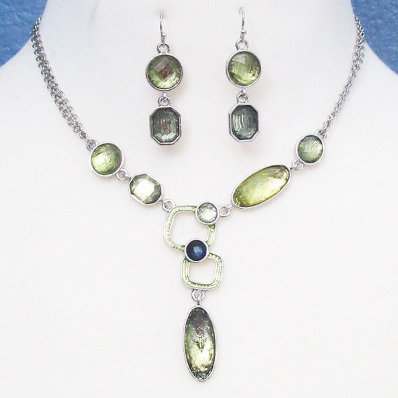 Lia Sophia Jewelry Necklace and Earrings set - Picture 1 of 6